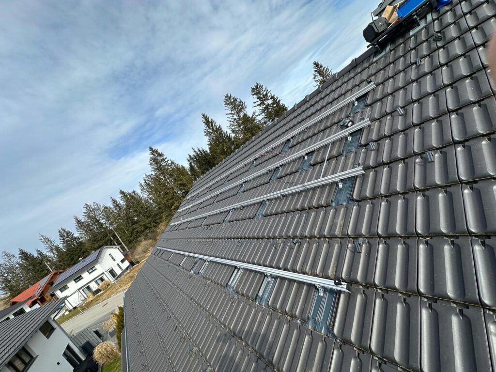 Photovoltaikanlage auf Neubau-Dach in Wohngebiet